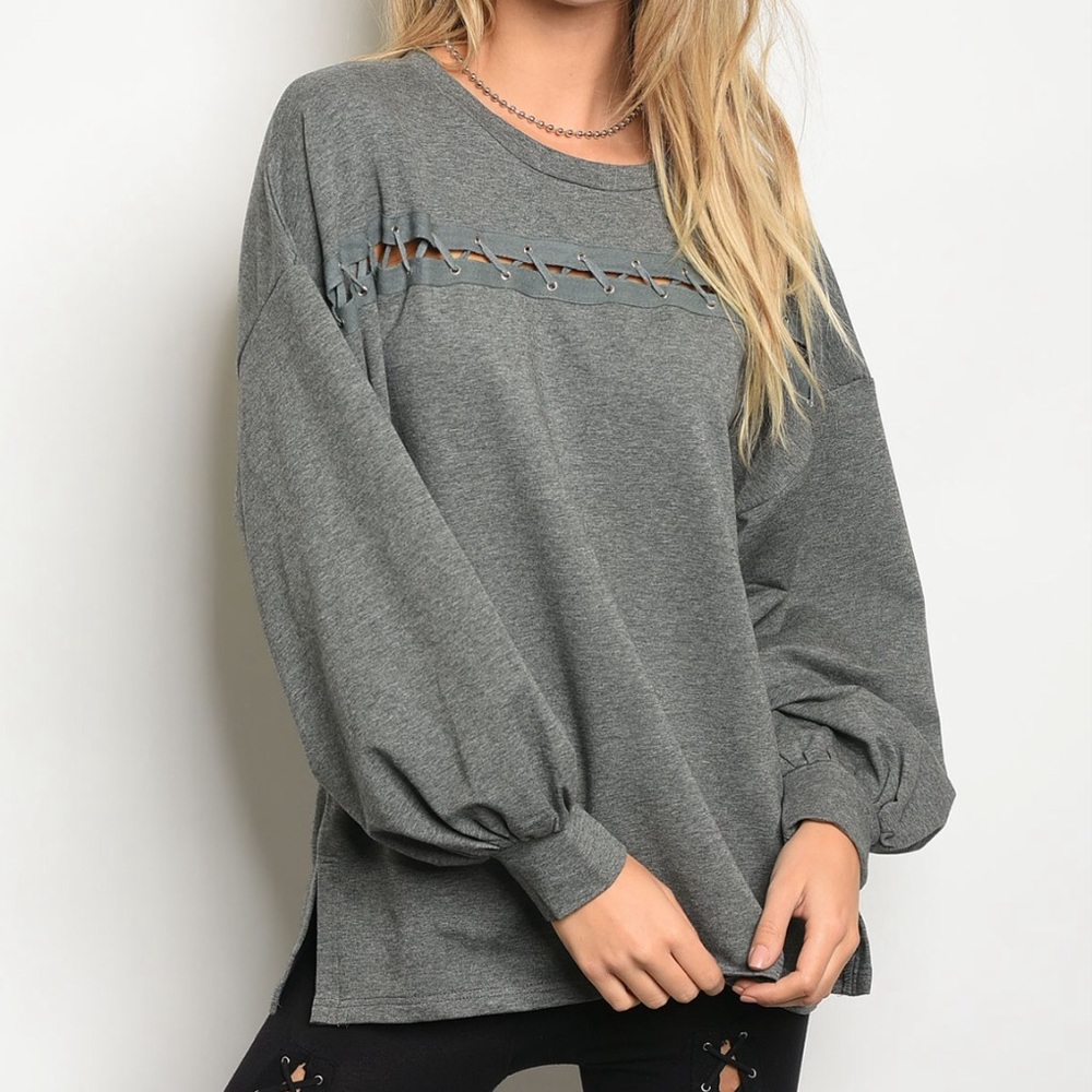 Grey sweatshirt top with big sleeves